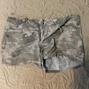 zoey beth shorts- size medium